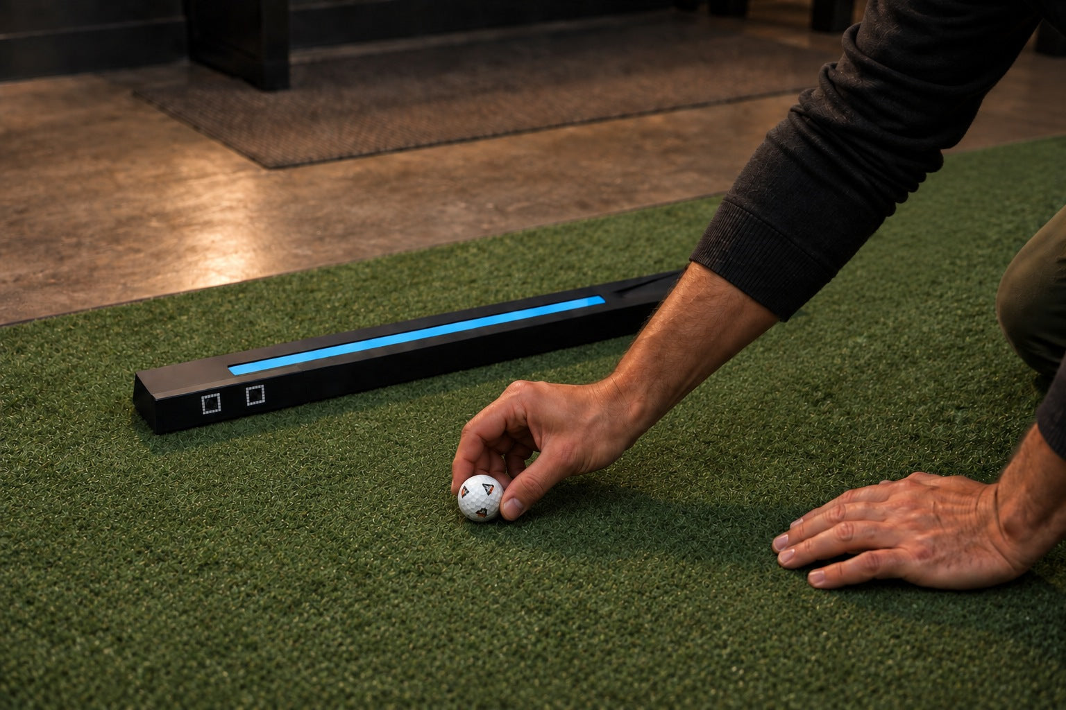 Placing a marked golf ball beside Nova